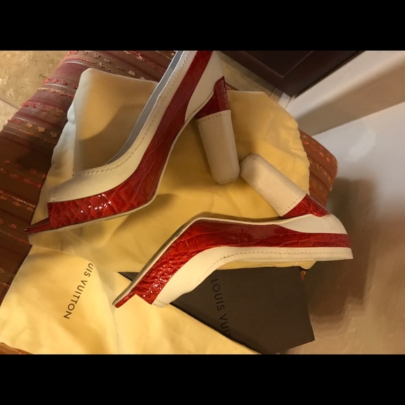 COPY - LV red and white linen and leather pumps. - Picture 2 of 6